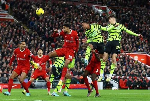 Giải đáp lí do Liverpool không được hưởng phạt đền trước Arsenal